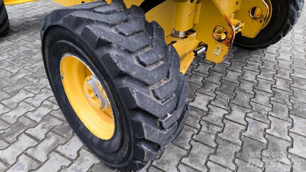 JLG 460 SJ 견인식 전동이동 리프트
