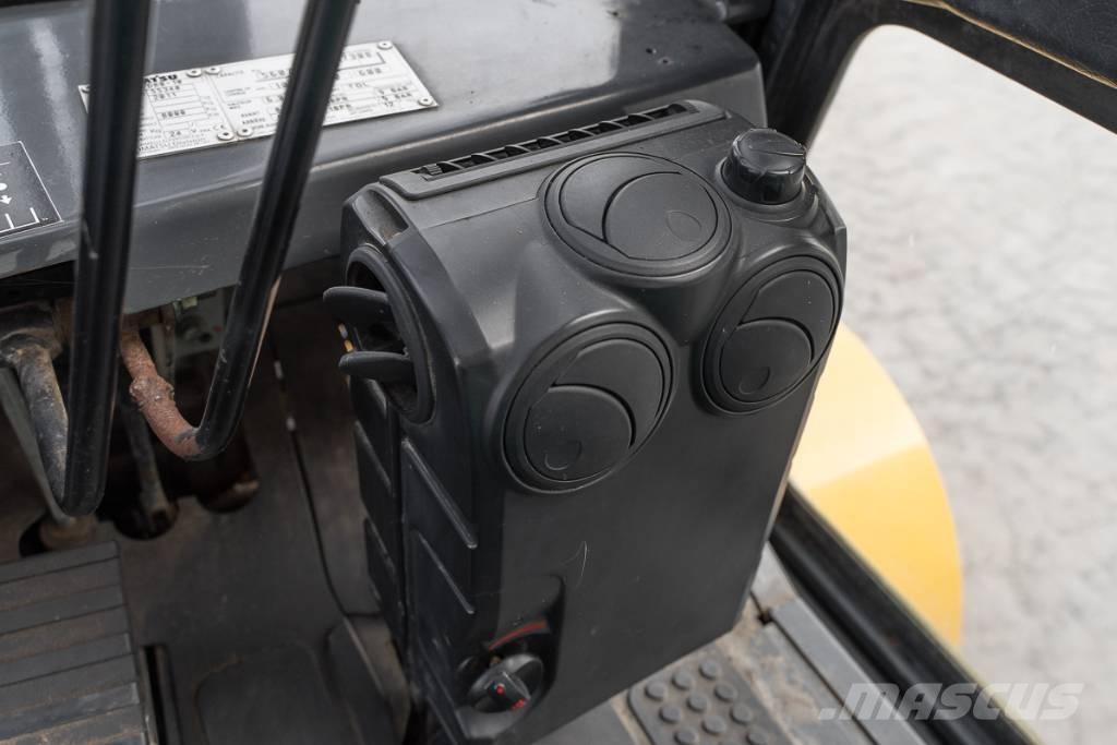 Komatsu FD 80-10 디젤 지게차