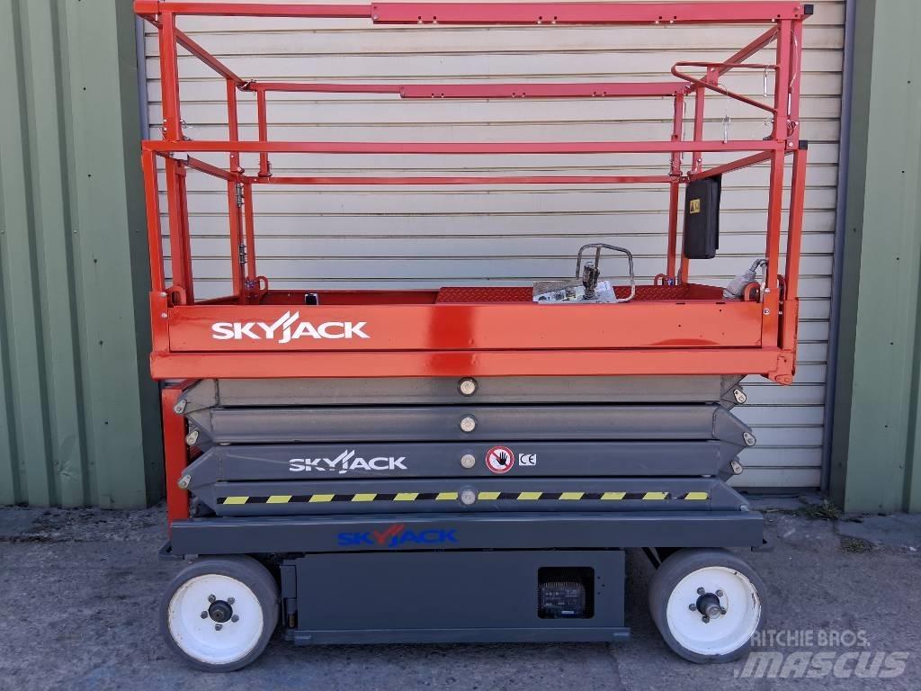 SkyJack SJ III 4626 가위형 리프트