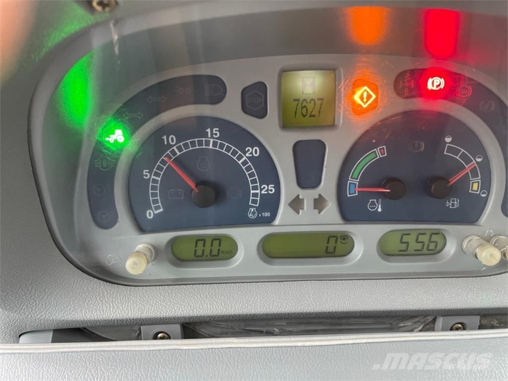 New Holland T7050 트랙터