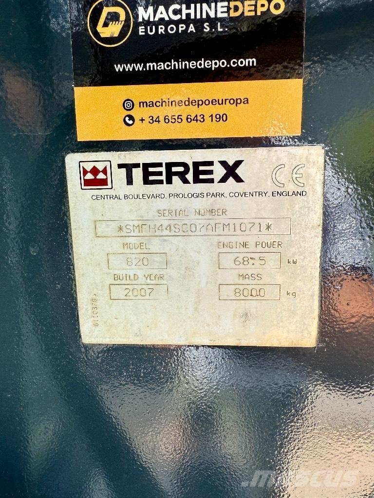 Terex 820 백호로더