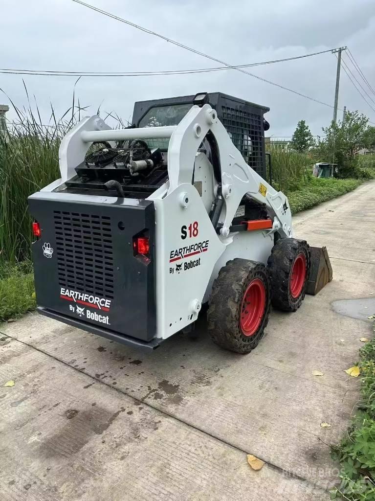 Bobcat S 18  스키드로더