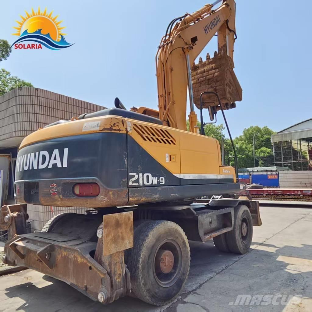 Hyundai R210W-9  휠 굴삭기
