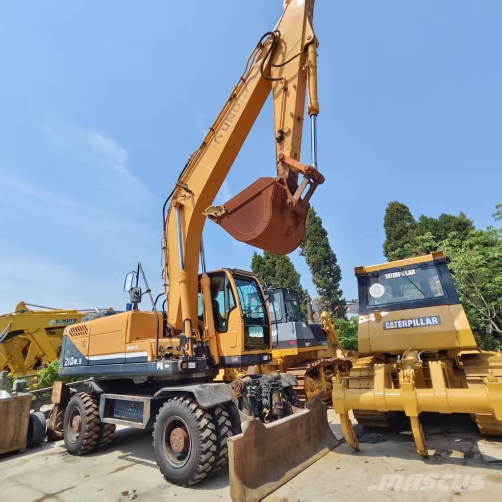 Hyundai R210W-9  휠 굴삭기