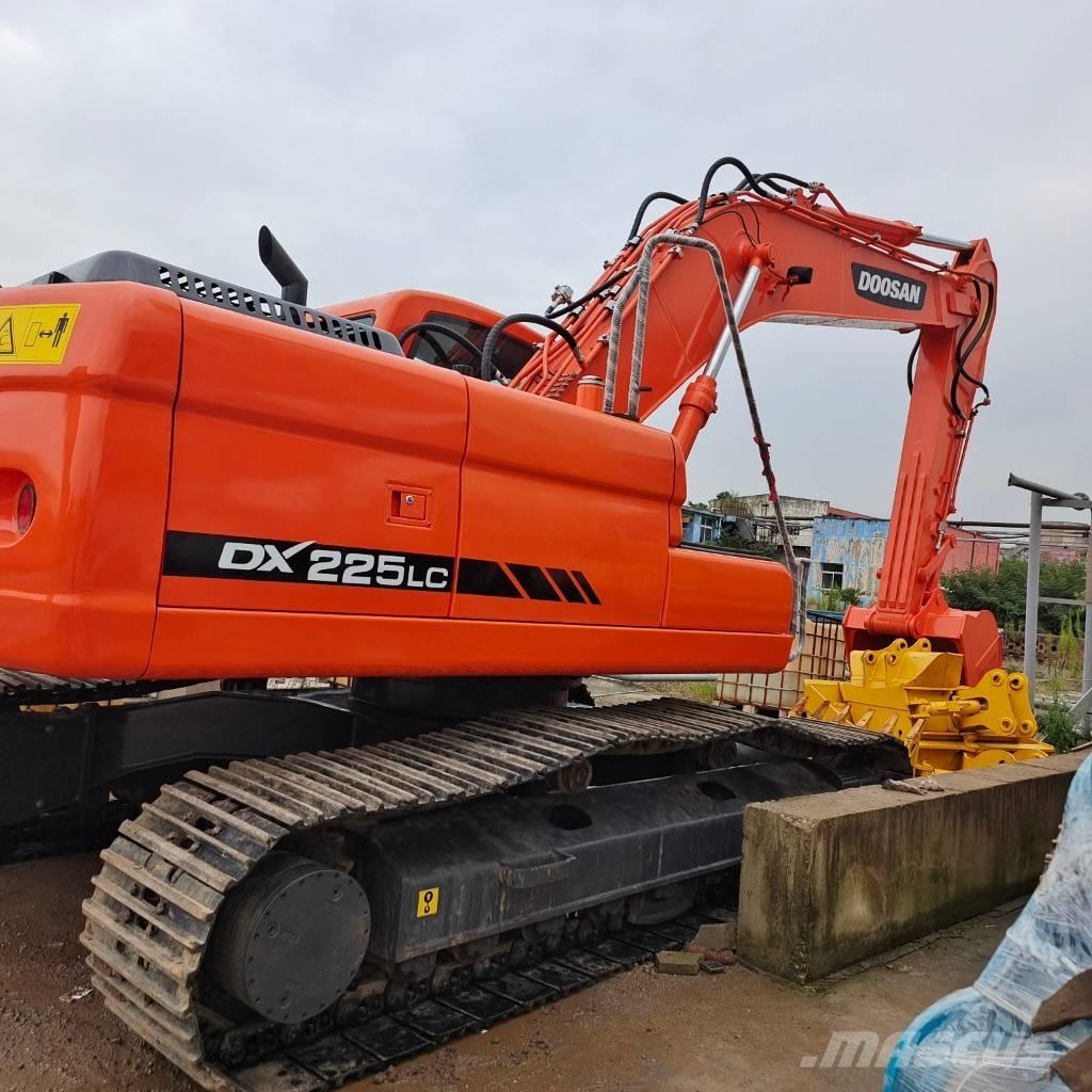 Doosan DX225LC-9C 대형 굴삭기 29톤 이상