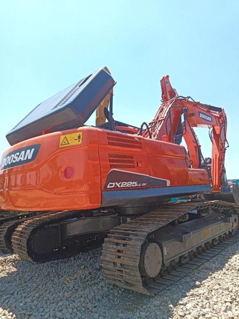 Doosan DX 225 대형 굴삭기 29톤 이상