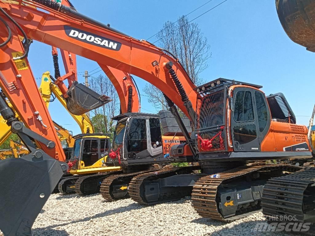 Doosan DX 225 대형 굴삭기 29톤 이상