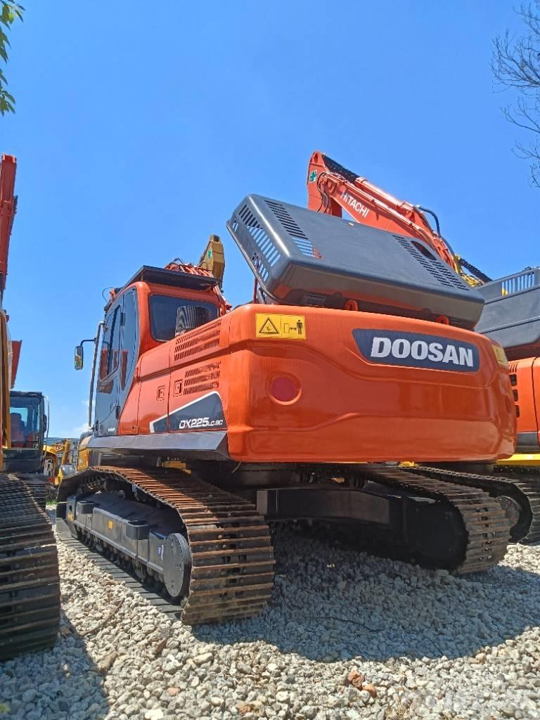 Doosan DX 225 대형 굴삭기 29톤 이상