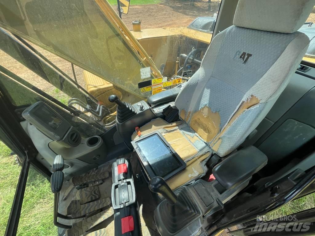 CAT 320 D L 대형 굴삭기 29톤 이상