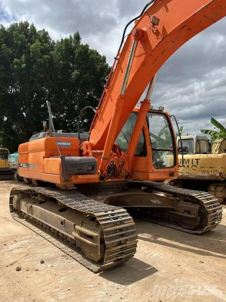 Doosan DX300LC 롱리치 굴삭기