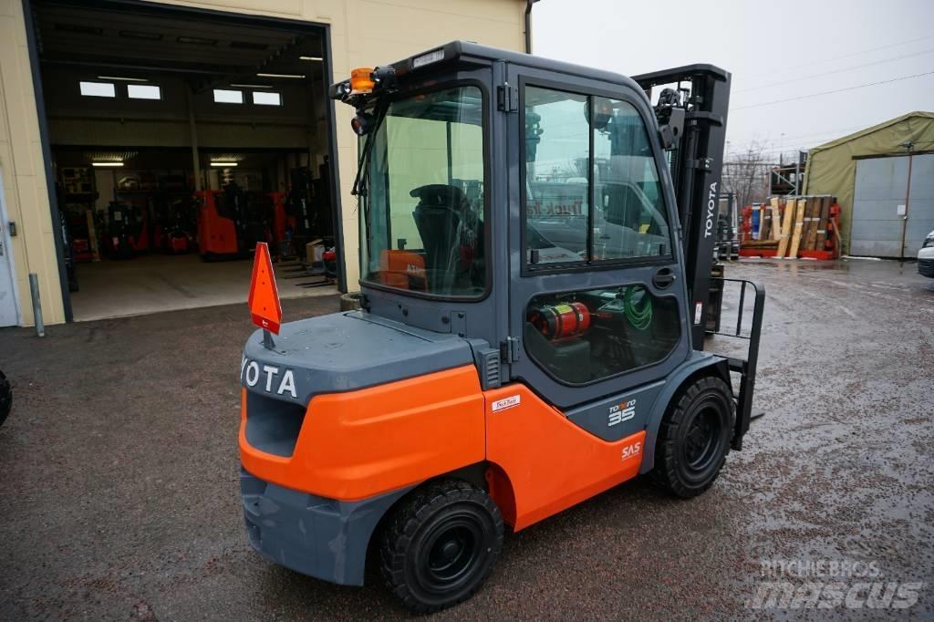 Toyota 52-8FDJF35 디젤 지게차