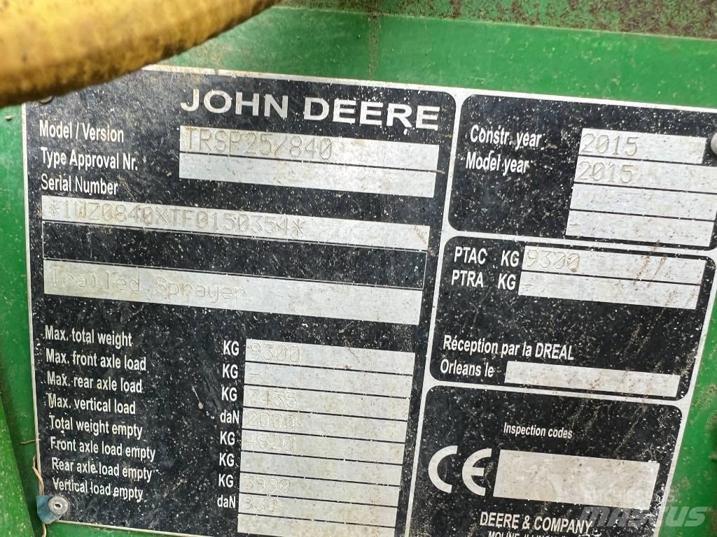 John Deere 840 견인형 분무기