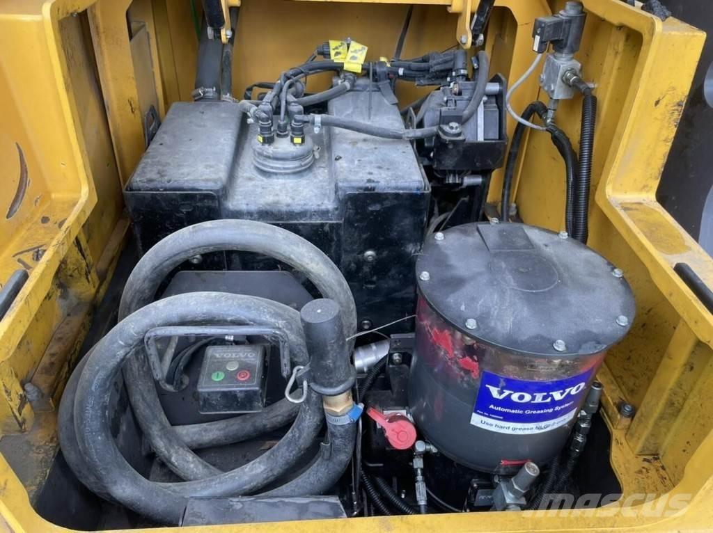Volvo EC300 E 대형 굴삭기 29톤 이상