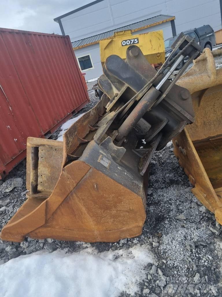 Komatsu HB 365 LC 대형 굴삭기 29톤 이상