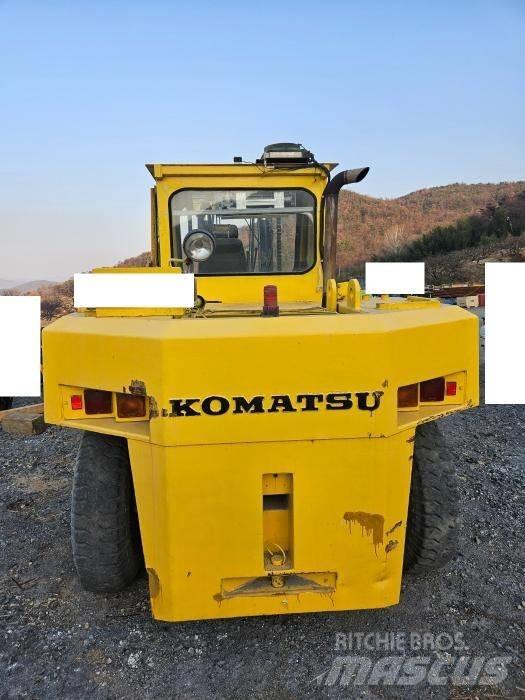 Komatsu FD 150 리치 트럭