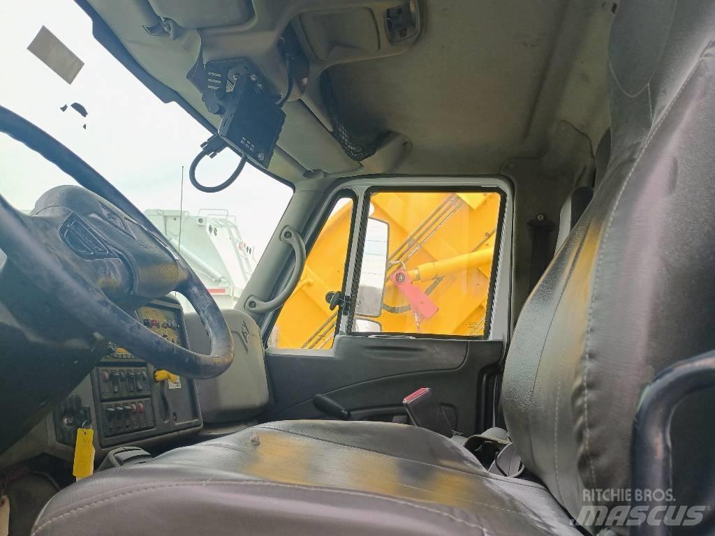 International 7400 폐기물 수거 트럭