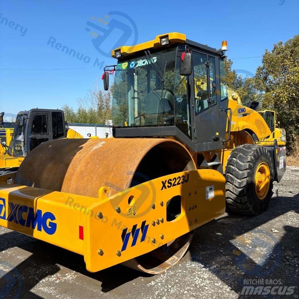 XCMG XS223J 싱글 드럼 롤러