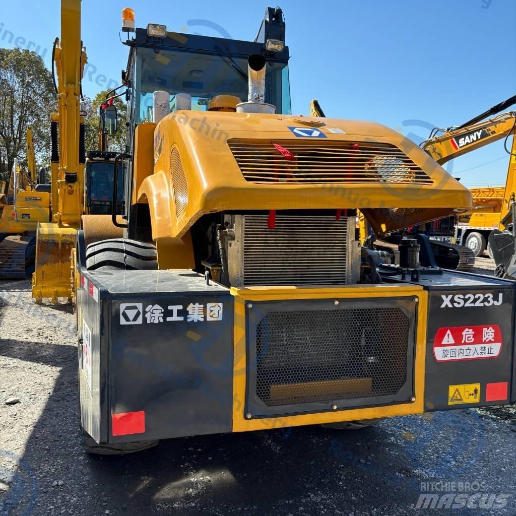 XCMG XS223J 싱글 드럼 롤러
