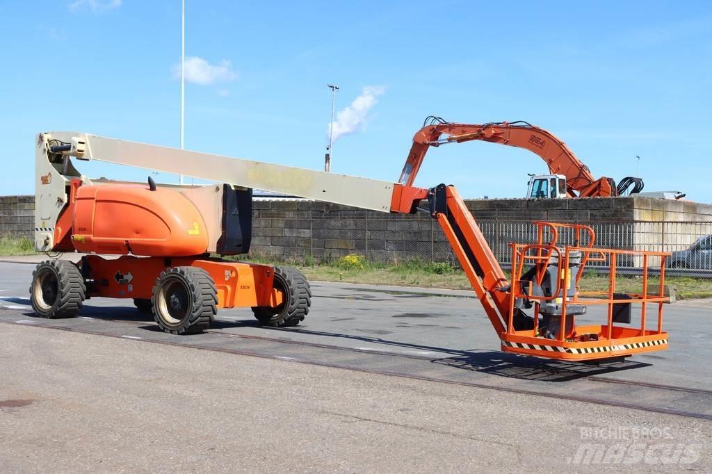 JLG 800AJ 관절형 전동이동 리프트