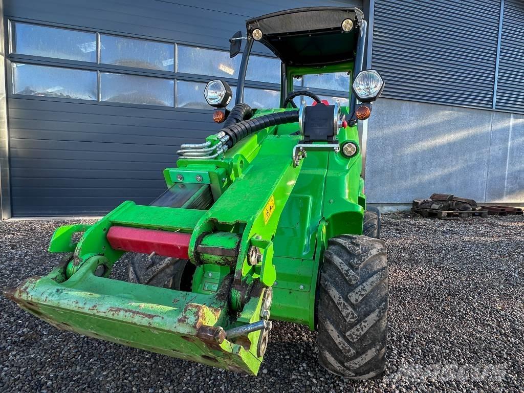 Avant 528 다목적 로더