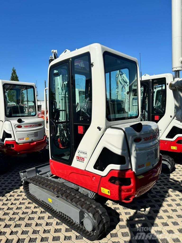 Takeuchi TB225 V3 소형 굴삭기 7톤 미만