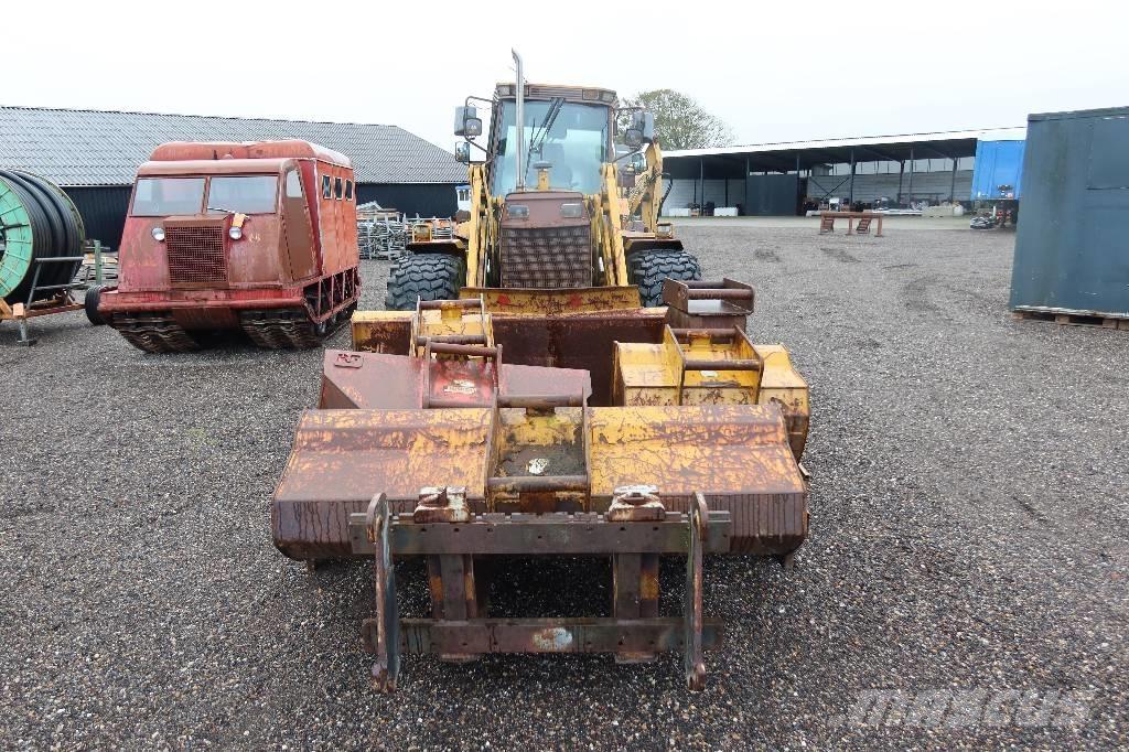 Hydrema 906 백호로더