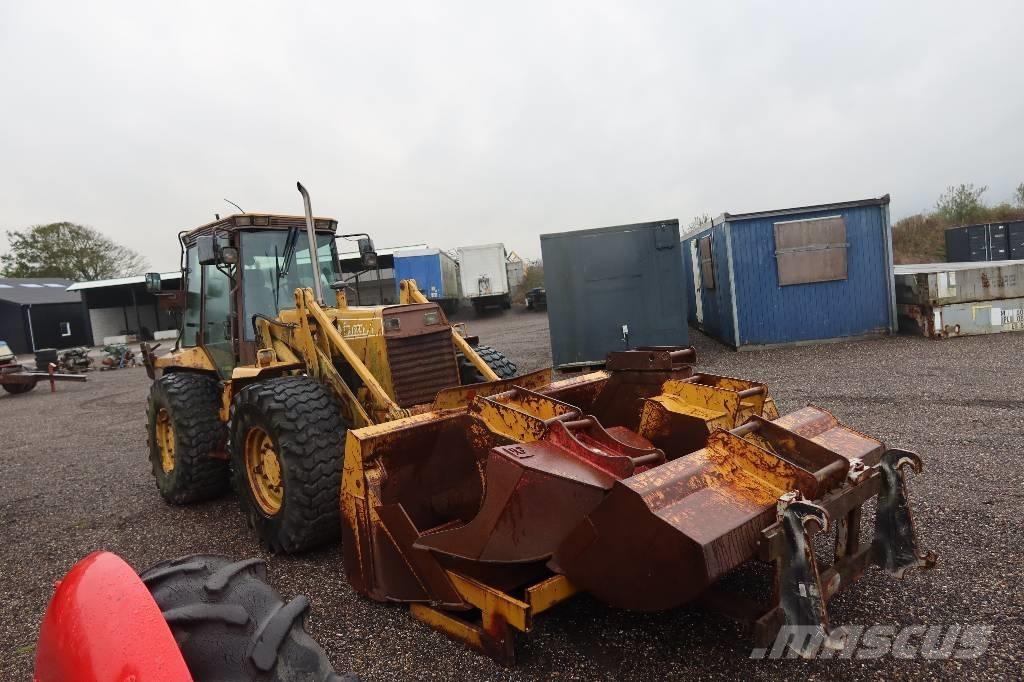 Hydrema 906 백호로더