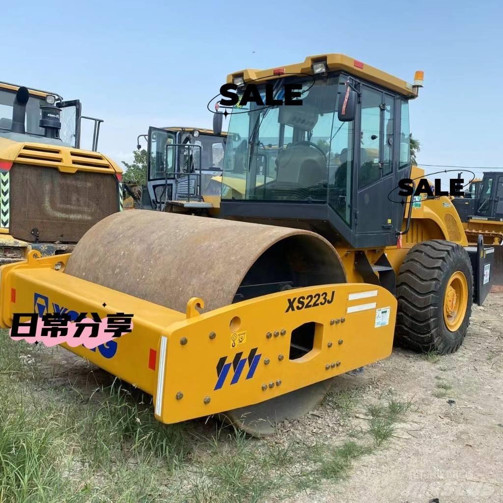 XCMG XS 223 J 싱글 드럼 롤러