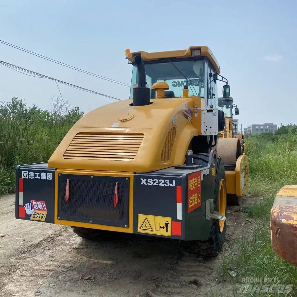 XCMG XS 223 J 싱글 드럼 롤러