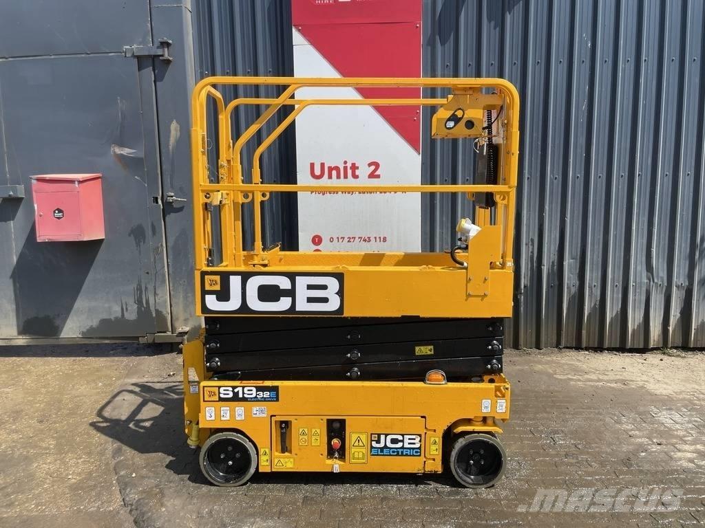 JCB S1932 EDRV 가위형 리프트