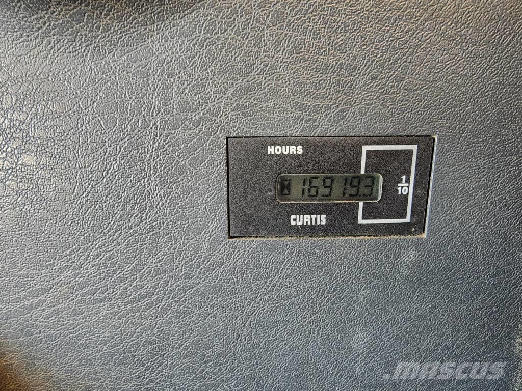 Hyundai Robex 140 W  휠 굴삭기