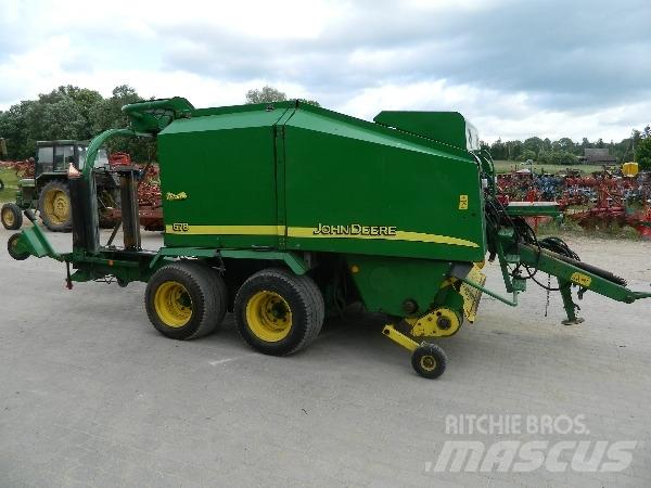 John Deere 678 원형 곤포기