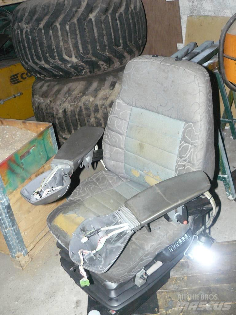 Timberjack 1070D 캐빈 및 인테리어