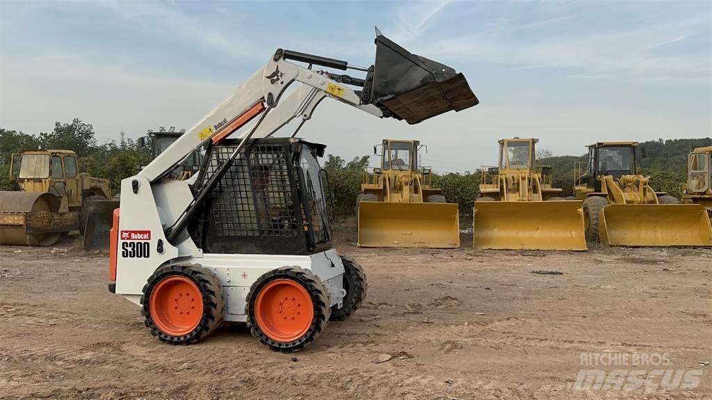 Bobcat S 300  스키드로더