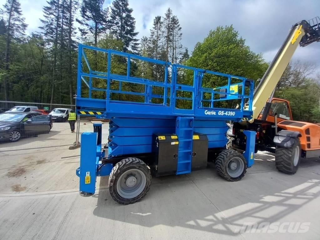 Genie GS 4390 RT 가위형 리프트