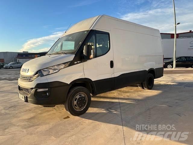 Iveco 35C 12 패널 화물차
