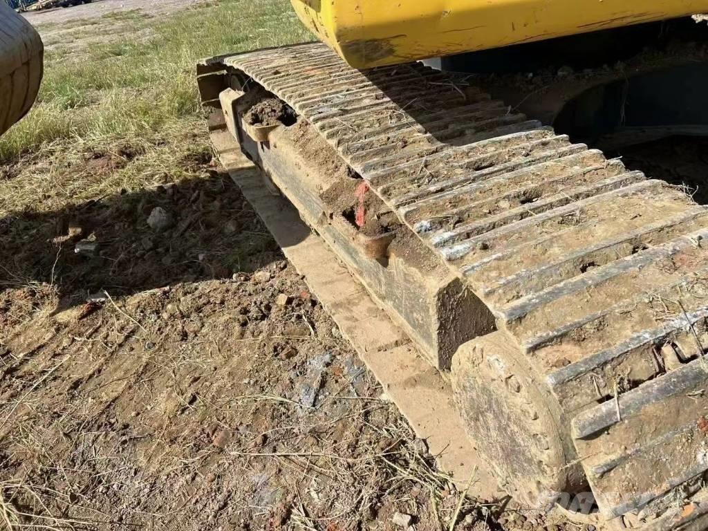 Komatsu PC 200 대형 굴삭기 29톤 이상