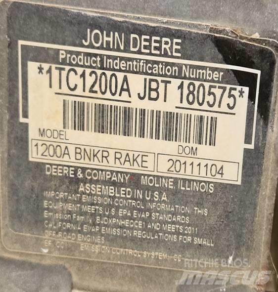 John Deere 1200 A 벙커 레이크