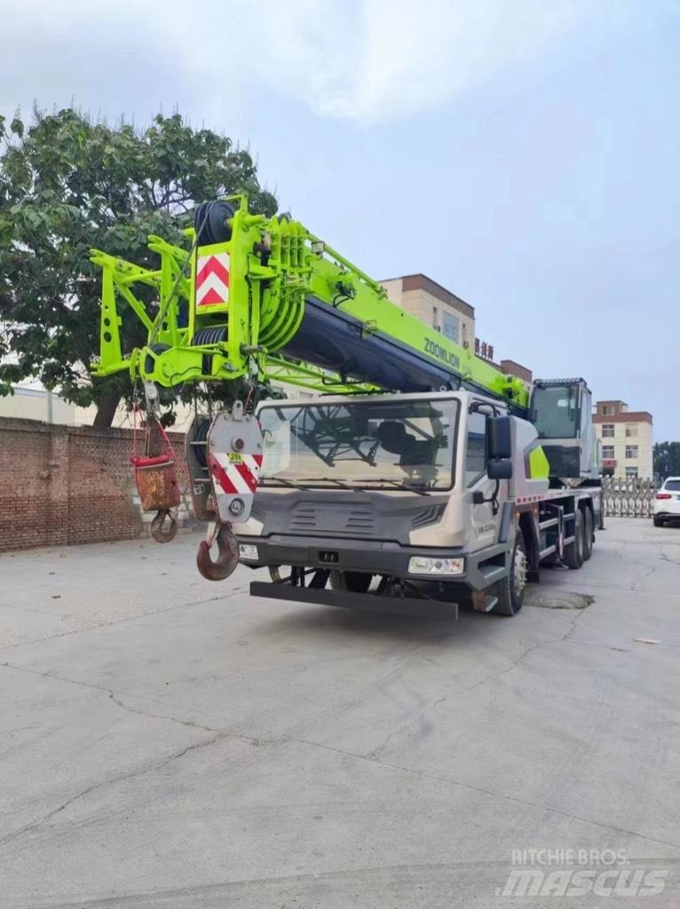 Zoomlion QY25H A/T 크레인