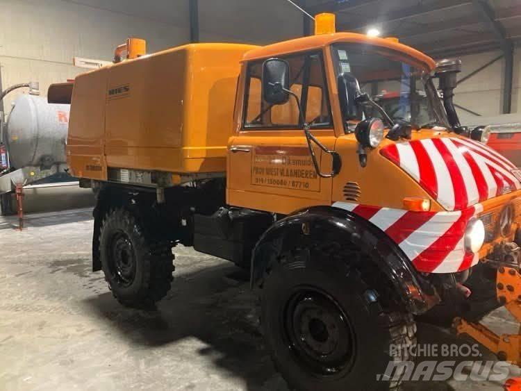 Mercedes-Benz unimog 도로 청소차