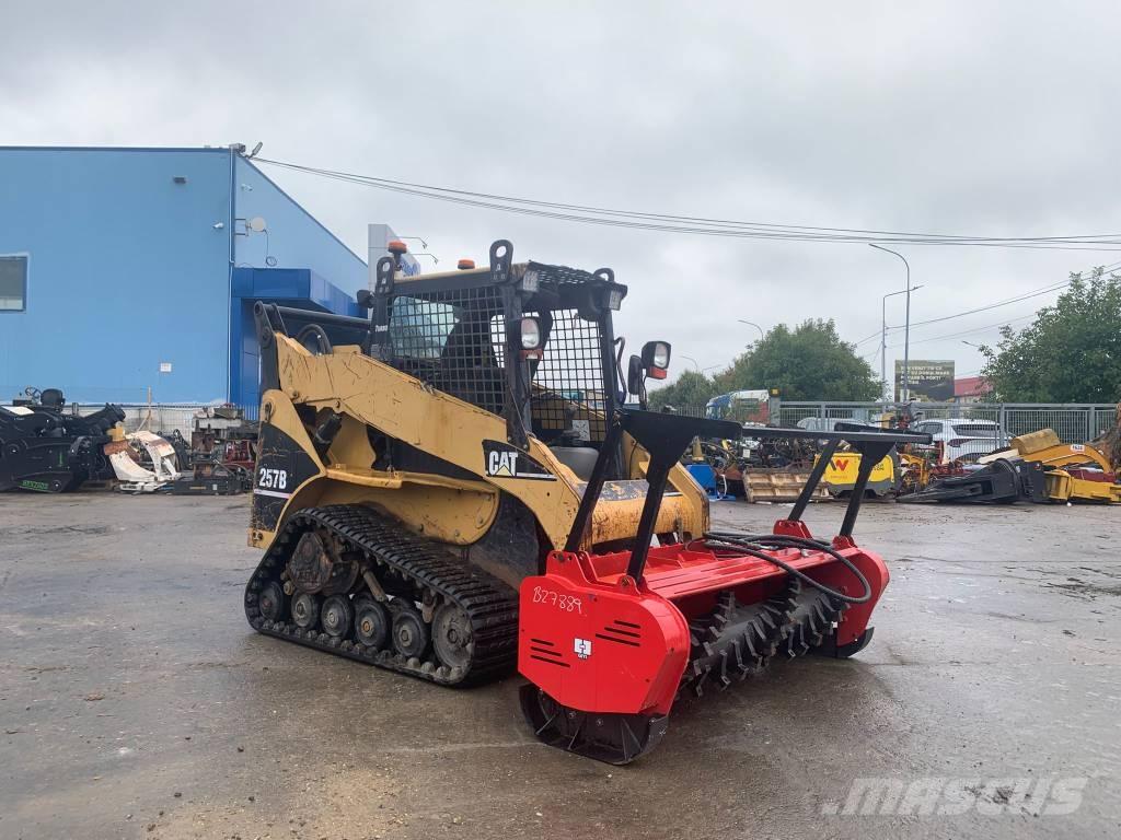 CAT 257 B  스키드로더