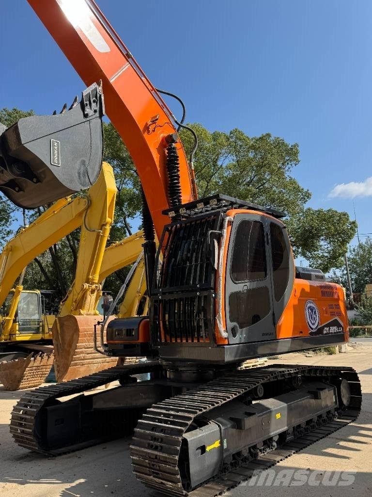 Doosan DX 225 LCA 중형굴삭기 7톤-28톤