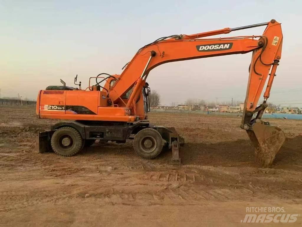 Doosan DH 210 W-7  휠 굴삭기