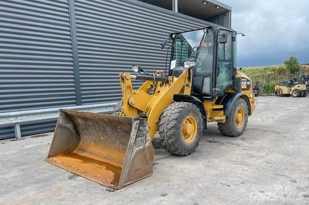 CAT 907M  휠로우더