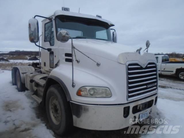 Mack CXU 613 트랙터 유닛