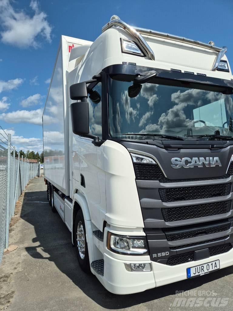 Scania R 590 탑차 트럭