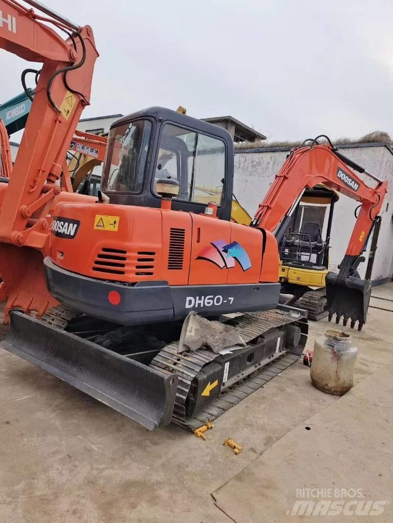 Doosan DH 60-7 소형 굴삭기 7톤 미만
