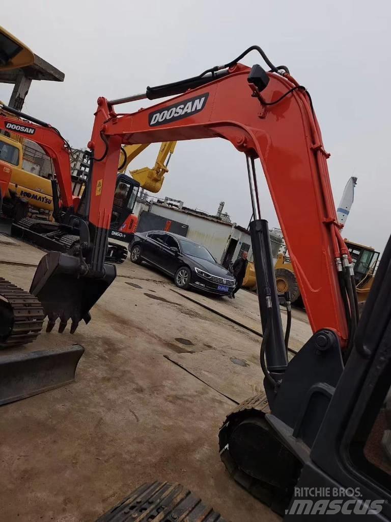 Doosan DH 60-7 소형 굴삭기 7톤 미만