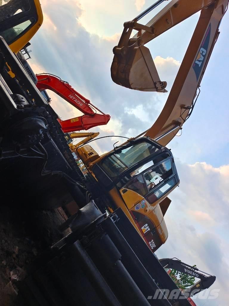 CAT 320 C 수륙양용 굴삭기