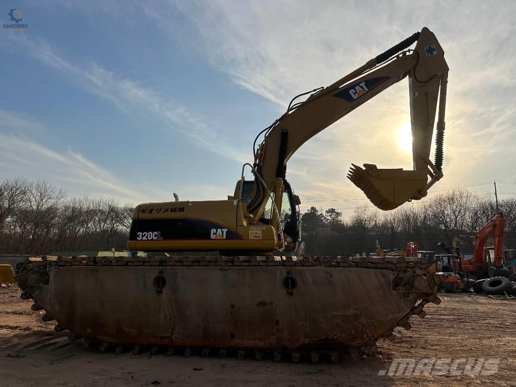 CAT 320CL 수륙양용 굴삭기